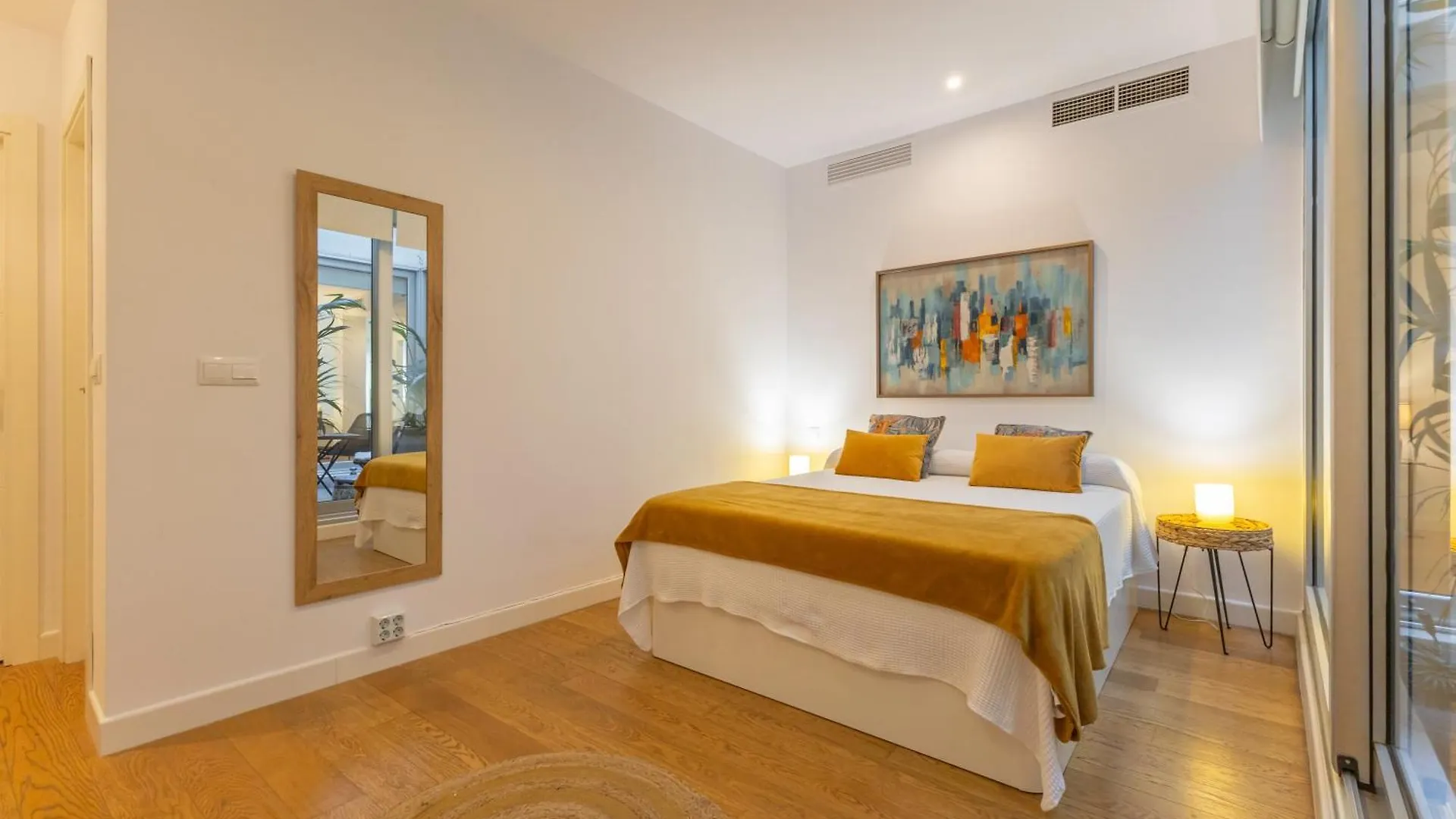 Apartamento De Lujo En Calle Gravina contacts